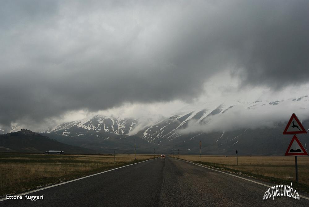 2 - lunga e diritta correva la strada.JPG